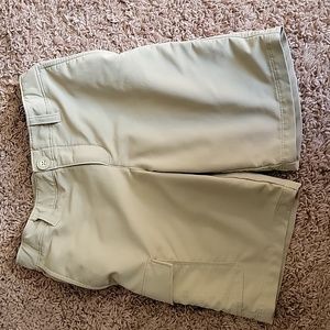 Under Armour boys tan cargo shorts size small
